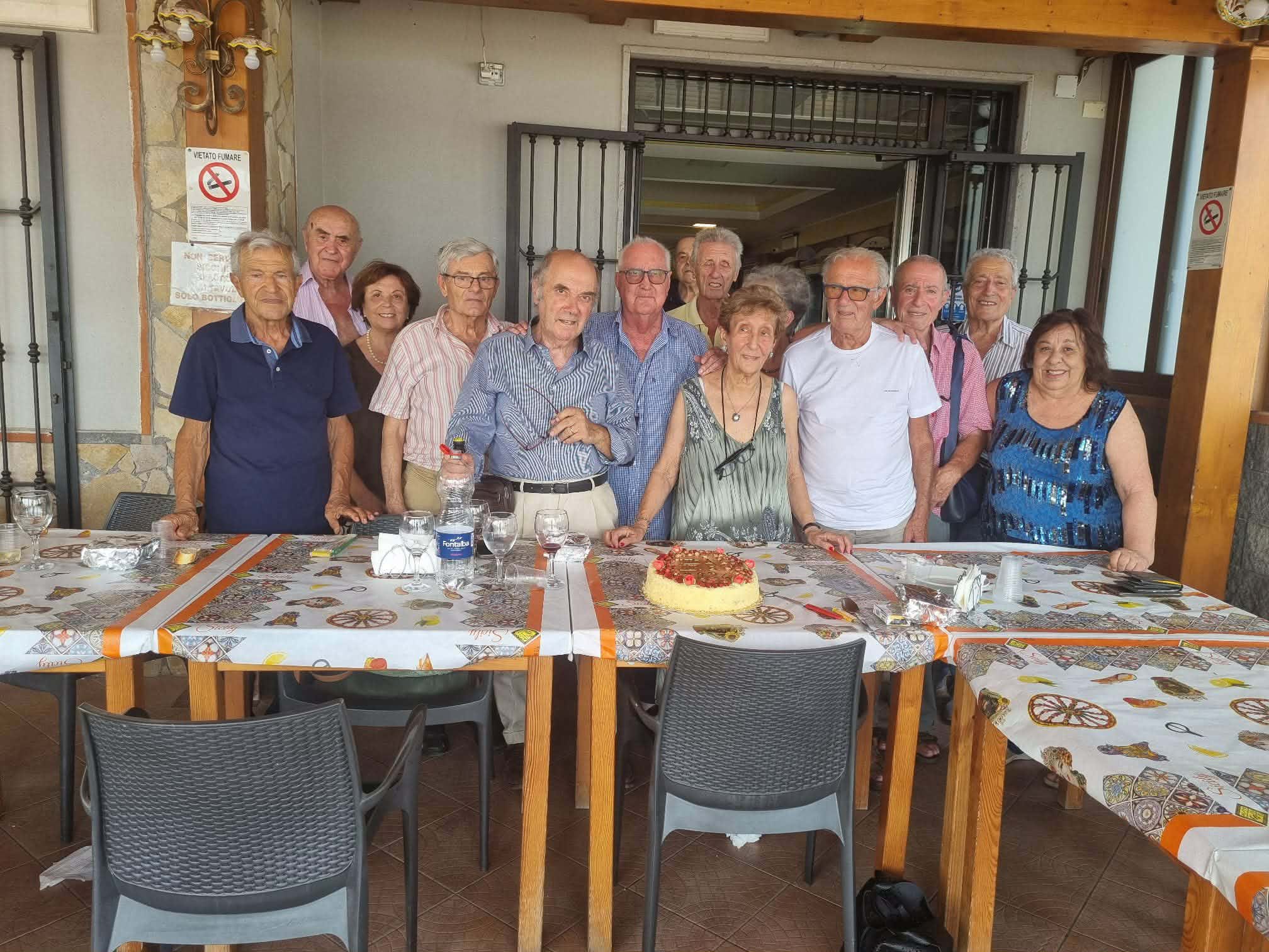 S.Alessio Siculo. Si rivedono a 62 anni dal diploma