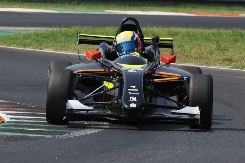 Campagna combatte finché può al Mugello